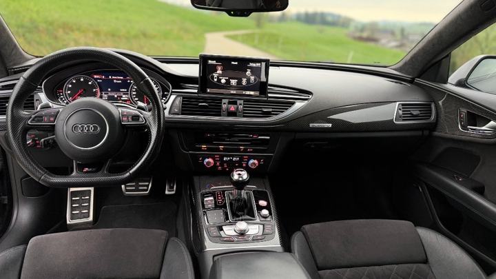 Sauber gepflegtes Audi Cockpit