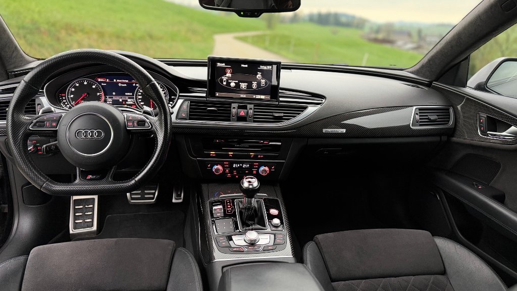 Sauber gepflegtes Audi Cockpit